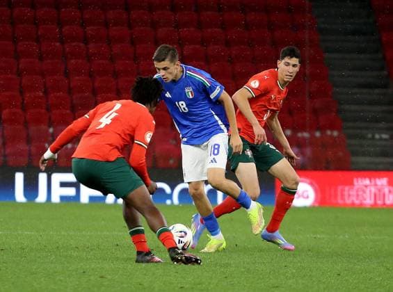Italy vs Portugal during the UEFA European Under-17 Championship 2024 25 semi-final, in Tirane, Albania on May 29, 2025. Federico Steffanoni of Italy (C) and Jose Neto and Jose Neto of Portugal fights for the ball during the UEFA European Under-17 Championship 2024 25 semifinal football match Italy vs Portugal at the Arena Kombetare stadium in Tirana, Albania, on May 26, 2025. TIRANE ALBANIA Copyright: xMALTONxDIBRAx