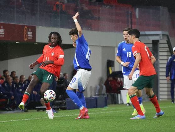 Italy vs Portugal during the UEFA European Under-17 Championship 2024 25 semi-final, in Tirane, Albania on May 29, 2025. Stevan Manuel of Portugal and Samuele Inacio of Italy fights for the ball during the UEFA European Under-17 Championship 2024 25 semifinal football match Italy vs Portugal at the Arena Kombetare stadium in Tirana, Albania, on May 26, 2025. TIRANE ALBANIA Copyright: xMALTONxDIBRAx