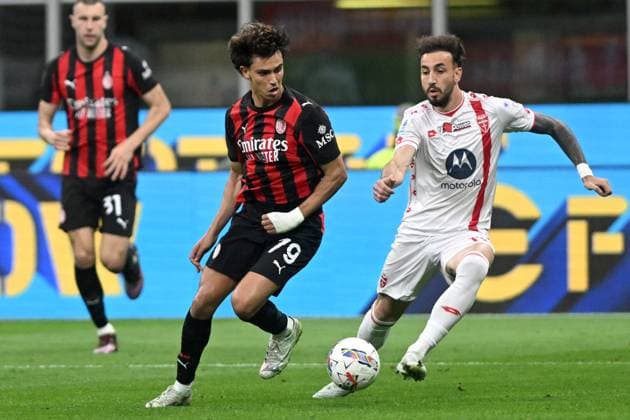 JOAO FELIX, GAETANO CASTROVILLI, Serie A 2024-25, Milan-Monza 2-0, Milan New Shirt 2025-26, contrasto, azione, action SERIE A 2024-25 MILAN-MONZA 2-0 Milan Maglia Nuova 2025-26