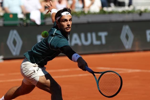 ROLAND GARROS 2025 Thierry Larret MAXPPP - PARIS (75) 30 05 2025 Thierry Larret Maxppp. Tennis. Roland Garros 2025. Internationaux de France de tennis. Stade Roland Garros, Paris (75). Le 30 mai 2025. Court Suzanne Lenglen : Lorenzo MUSETTI (ITA) vs Mariano NAVONE (ARG) - Tennis. Roland Garros 2025. French Open tennis tournament. Roland Garros Stadium, Paris (75) PARIS (75) STADE ROLAND GARROS PARIS ILE DE FRANCE FRANCE  Copyright: xMAXPPPxThierryxLarretx TLR202505305111 TLR202505305111