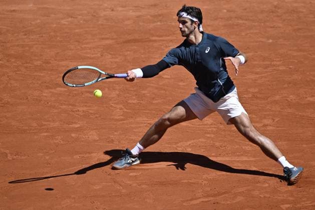2025 Roland-Garros - Day 6 PARIS, FRANCE - MAY 30: Lorenzo Musetti of Italy in action against Mariano Navone (not seen) of Argentina during their men s singles match on day 6 of the French Open tennis tournament on Court Suzanne-Lenglen in Paris, France on May 30, 2025 Burak Akbulut Anadolu Paris France. Editorial use only. Please get in touch for any other usage.  Copyright: x2025xAnadoluxBurakxAkbulutx