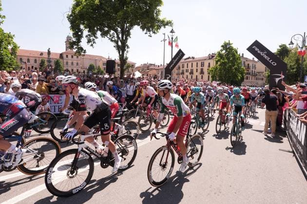 The start during the stage 19 of the Giro d™Italia from Biella to Champoluc, Italy - Friday, May 30, 2025. - cycling.  Copyright: xMassimoxPaolone LaPressex