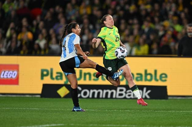 SOCCER AUSTRALIA ARGENTINA WOMEN, Catalina Roggerone of Argentina (left) and Kahli Johnson of Australia in action during the Women s friendly international match, Länderspiel, Nationalmannschaft between Australia and Argentina at Marvel Stadium in Melbourne, Friday, May 30, 2025. ( NO ARCHIVING, EDITORIAL USE ONLY MELBOURNE VICTORIA AUSTRALIA  Copyright: xJAMESxROSSx 20250530126084098415