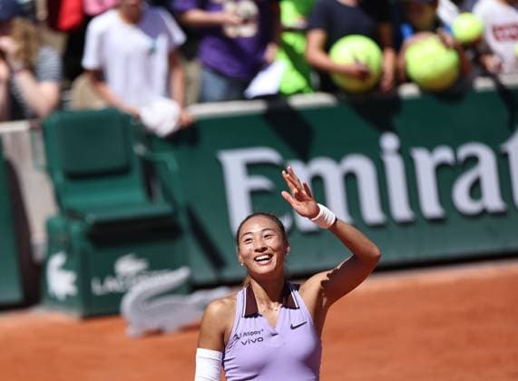 (250530) -- PARIS, May 30, 2025 -- Zheng Qinwen celebrates after the women s singles 3rd round match between Zheng Qinwen of China and Victoria Mboko of Canada at the French Open tennis tournament at Roland Garros, Paris, France, May 30, 2025. ) (SP)FRANCE-PARIS-TENNIS-FRENCH OPEN-WOMEN S SINGLES LixJing 