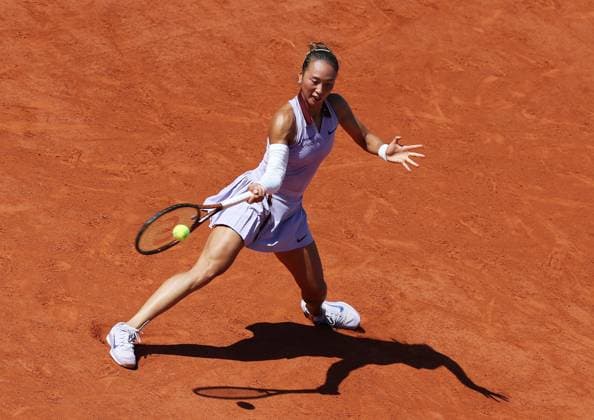 (250530) -- PARIS, May 30, 2025 -- Zheng Qinwen returns a shot during the women s singles 3rd round match between Zheng Qinwen of China and Victoria Mboko of Canada at the French Open tennis tournament at Roland Garros, Paris, France, May 30, 2025. ) (SP)FRANCE-PARIS-TENNIS-FRENCH OPEN-WOMEN S SINGLES GaoxJing 