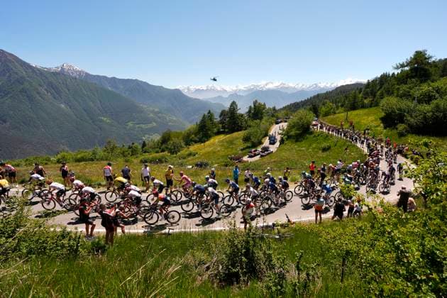 The pack rides during the stage 19 of the Giro d™Italia from Biella to Champoluc, Italy - Friday, May 30, 2025. - cycling.  Copyright: xFabioxFerrari LaPressex