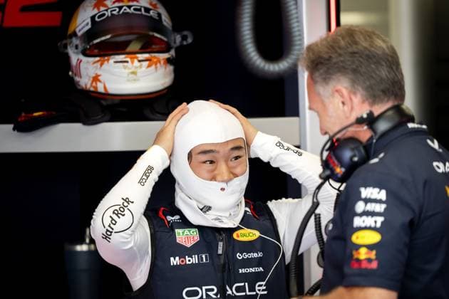 BARCELONA - Yuki Tsunoda (Red Bull Racing) in conversation with Team boss Christian Horner prior to the first free practice session ahead of the Spanish Grand Prix. ANP SANDER KING xVIxANPxSportx xxANPxIVx 529002456 originalFilename: 529002456.jpg