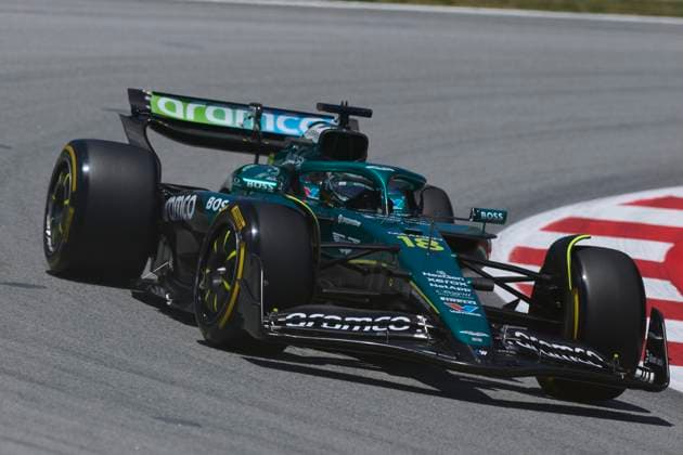 F1 Grand Prix of Spain - Practice Lance Stroll of Canada driving the (18) Aston Martin Aramco F1 Team AMR25 Mercedes on track arrives in the Paddock during practice ahead of the F1 Grand Prix of Spain at Circuit de Barcelona-Catalunya on May 30, 2025, in Barcelona, Spain. Barcelona Circuit de Barcelona-Catalunya Catalunya Spain RL_F1GPESP2025_000130 Copyright: xRicardoxLarreinax