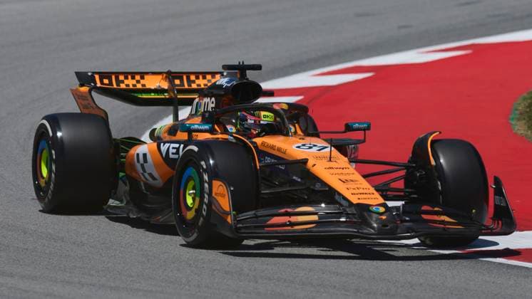 F1 Grand Prix of Spain - Practice Oscar Piastri of Australia driving the (81) McLaren Formula 1 Team MCL39 on track arrives in the Paddock during practice ahead of the F1 Grand Prix of Spain at Circuit de Barcelona-Catalunya on May 30, 2025, in Barcelona, Spain. Barcelona Circuit de Barcelona-Catalunya Catalunya Spain RL_F1GPESP2025_000149 Copyright: xRicardoxLarreinax