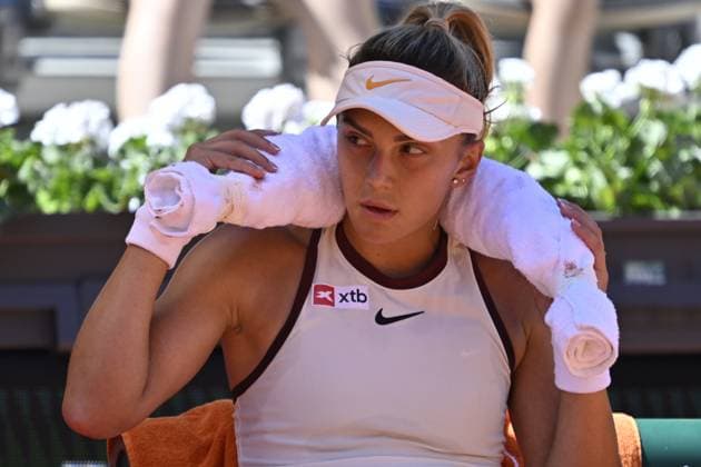 2025 Roland-Garros - Day 6 PARIS, FRANCE - MAY 30: Jaqueline Cristian of Romania is seen sitting on the bench during her match against Iga Swiatek of Poland during the Women s Singles Third Round match on Day Six of the 2025 French Open at Roland Garros on May 30, 2025 in Paris, France. Burak Akbulut Anadolu Paris France. Editorial use only. Please get in touch for any other usage.  Copyright: x2025xAnadoluxBurakxAkbulutx