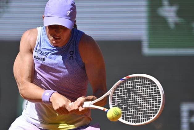 2025 Roland-Garros - Day 6 PARIS, FRANCE - MAY 30: Iga Swiatek of Poland in action against Jaqueline Cristian (not seen) of Romania during their women s singles third round match on day 6 of the French Open tennis tournament on Court Suzanne-Lenglen at the Roland-Garros Complex in Paris, France on May 30, 2025. Burak Akbulut Anadolu Paris France. Editorial use only. Please get in touch for any other usage.  Copyright: x2025xAnadoluxBurakxAkbulutx