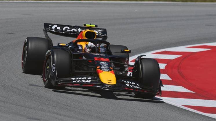F1 Grand Prix of Spain - Practice Yuki Tsunoda of Japan driving the (22) Oracle Red Bull Racing RB21 on track arrives in the Paddock during practice ahead of the F1 Grand Prix of Spain at Circuit de Barcelona-Catalunya on May 30, 2025, in Barcelona, Spain. Barcelona Circuit de Barcelona-Catalunya Catalunya Spain RL_F1GPESP2025_000184 Copyright: xRicardoxLarreinax