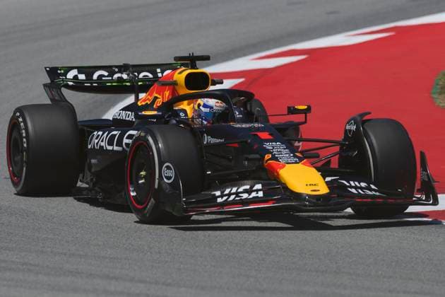 F1 Grand Prix of Spain - Practice Max Verstappen of the Netherlands driving the (1) Oracle Red Bull Racing RB21 on track arrives in the Paddock during practice ahead of the F1 Grand Prix of Spain at Circuit de Barcelona-Catalunya on May 30, 2025, in Barcelona, Spain. Barcelona Circuit de Barcelona-Catalunya Catalunya Spain RL_F1GPESP2025_000194 Copyright: xRicardoxLarreinax