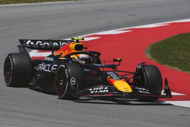 F1 Grand Prix of Spain - Practice Yuki Tsunoda of Japan driving the (22) Oracle Red Bull Racing RB21 on track arrives in the Paddock during practice ahead of the F1 Grand Prix of Spain at Circuit de Barcelona-Catalunya on May 30, 2025, in Barcelona, Spain. Barcelona Circuit de Barcelona-Catalunya Catalunya Spain RL_F1GPESP2025_000195 Copyright: xRicardoxLarreinax