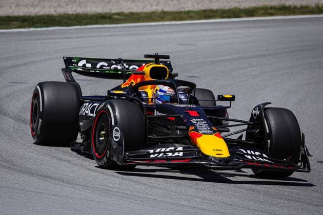 F1 - SPANISH GRAND PRIX 2025 01 VERSTAPPEN Max (nld), Red Bull Racing RB21, action during the Formula 1 Aramco Gran Premio de Espana 2025, Spanish Grand Prix 2025, 9th round of the 2025 FIA Formula One World Championship, WM, Weltmeisterschaft from May 30 to June 1, 2025 on the Circuit de Barcelona-Catalunya, in Montmelo, Spain - MontmeloSpain  Copyright: xFLORENTxGOODENx