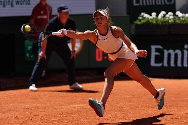 ROLAND GARROS 2025 Thierry Larret MAXPPP - PARIS (75) 30 05 2025 Thierry Larret Maxppp. Tennis. Roland Garros 2025. Internationaux de France de tennis. Stade Roland Garros, Paris (75). Le 30 mai 2025. Court Suzanne Lenglen : Jacqueline CRISTIAN (ROU) vs Iga SWIATEK (POL) - Tennis. Roland Garros 2025. French Open tennis tournament. Roland Garros Stadium, Paris (75) PARIS (75) STADE ROLAND GARROS PARIS ILE DE FRANCE FRANCE  Copyright: xMAXPPPxThierryxLarretx TLR202505305601 TLR202505305601
