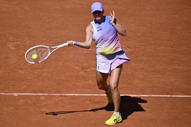 2025 Roland-Garros - Day 6 PARIS, FRANCE - MAY 30: Iga Swiatek of Poland reacts as she plays against Jaqueline Cristian of Romania during the Women s Singles Third Round match on Day Six of the 2025 French Open at Roland Garros on May 30, 2025 in Paris, France. Burak Akbulut Anadolu Paris France. Editorial use only. Please get in touch for any other usage.  Copyright: x2025xAnadoluxBurakxAkbulutx