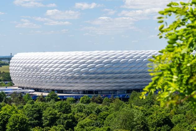 Außenaufnahme der temporär umbenannten Allianz-Arena (Munich Football Arena) ohne Schriftzug. Eindrücke der Munich Football Arena einen Tag vor dem Finale der UEFA Champions League Inter Mailand gegen Paris Saint-Germain PSG