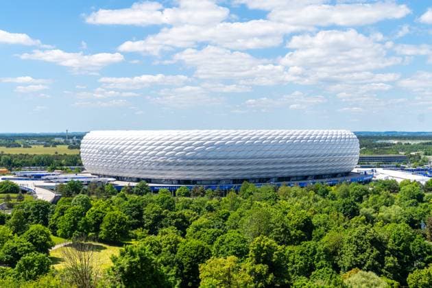 Außenaufnahme der temporär umbenannten Allianz-Arena (Munich Football Arena) ohne Schriftzug. Eindrücke der Munich Football Arena einen Tag vor dem Finale der UEFA Champions League Inter Mailand gegen Paris Saint-Germain PSG