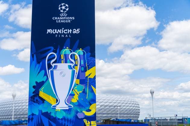 Banner vom UEFA Munich 25 zum Fußballspiel vor dem Austragungsort München. Eindrücke der Munich Football Arena einen Tag vor dem Finale der UEFA Champions League Inter Mailand gegen Paris Saint-Germain PSG