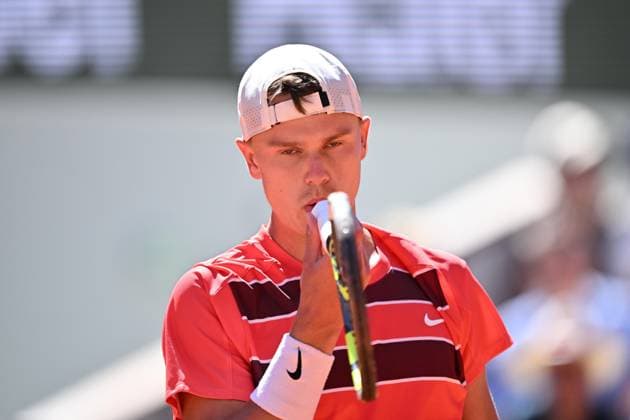 2025 Roland-Garros - Day 6 PARIS, FRANCE - MAY 30: Holger Rune of Denmark checks his racket during his match against Quentin Halys (not seen) of France during their men s singles third round match on day 6 of the French Open tennis tournament on Court Suzanne-Lenglen at the Roland-Garros Complex in Paris, France on May 30, 2025. Mustafa Yalcin Anadolu Paris France. Editorial use only. Please get in touch for any other usage.  Copyright: x2025xAnadoluxMustafaxYalcinx