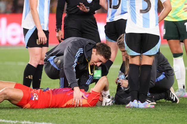 May 30, 2025, Melbourne, Victoria, Australia: MELBOURNE, AUSTRALIA - MAY 30: Abigail Chaves of Argentina bangs her head with Alanna Kennedy of Australia and injures herself during an International Friendly, Länderspiel, Nationalmannschaft match between Australia s Matildas and Argentina at Marvel Stadium on May 30, 2025 in Melbourne, Australia. Melbourne Australia - ZUMAp121 20250530_zsp_p121_032 Copyright: xChrisxPutnamx