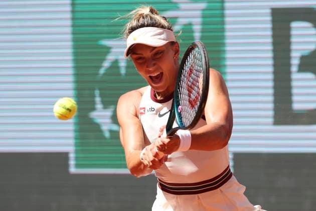 TENNIS : Roland Garros 2025 - Internationaux de France - 30 05 2025 Jaqueline Cristian (ROU) Vs Iga Swiatek (POL) ParisFrance  Copyright: xMichtofx