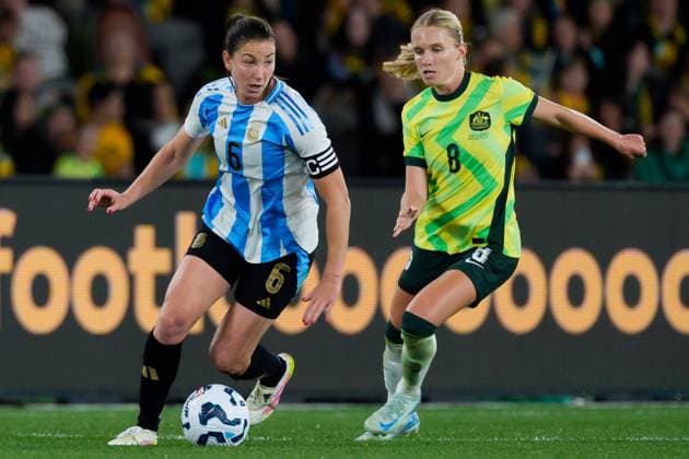 May 30, 2025, Melbourne, Vic, Australia: Aldana Cometti of Argentina controls the ball in a womenÃ¢â‚¬â ¢s International Friendly, Länderspiel, Nationalmannschaft football match between the Australia and Argentina at Marvel Stadium in Melbourne Australia. Australia 2:0 Argentina. Melbourne Australia - ZUMAl303 20250530_aaf_l303_002 Copyright: xSydneyxLowx