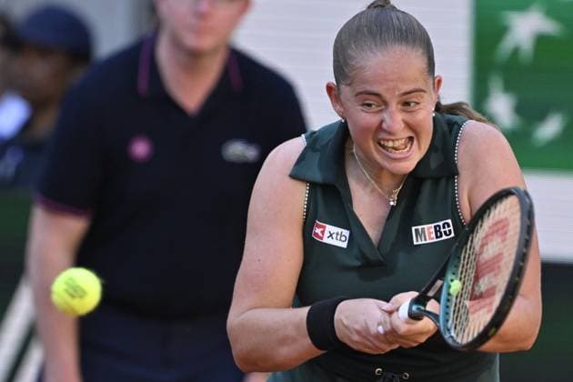 Sport Bilder des Tages 2025 Roland-Garros - Day 6 PARIS, FRANCE - MAY 30: Jelena Ostapenko of Latvia in action against Kazakhstan s Elena Rybakina during women s singles match on Day 6 of the French Open tennis tournament on Court Suzanne-Lenglen at the Roland-Garros Complex in Paris on May 30, 2025. Burak Akbulut Anadolu Paris France. Editorial use only. Please get in touch for any other usage.  Copyright: x2025xAnadoluxBurakxAkbulutx