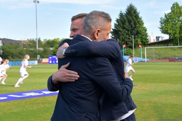 Ljubljana, Slovenia, May 30th 2025: Alexandros Katikaridis head coach of Greece (L), Sasa Kolman head coach of Slovenia (R) during the UEFA Women?s Nations League, League B Group B2, match between Slovenia and Greece at Sports Park Siska, Ljubljana, Slovenia. (Natasa Kupljenik SPP) Copyright: xNatasaxKupljenikx xSPPx spp-en-NaKuSp-NNS_0503