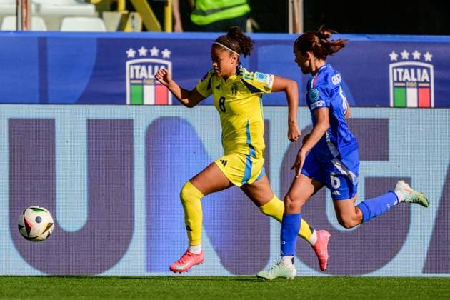 250530 Felicia Schröder of Sweden and Manuela Giugliano of Italy during the Women s Nations League football match between Italy and Sweden on May 30, 2025 in Parma Photo Ludvig Thunman BILDBYRAN code LT LT0706 fotboll football soccer fotball nations league uefa womens nations league italien italy sverige sweden dam bbeng  Copyright: LUDVIGxTHUNMAN BB250530LT046