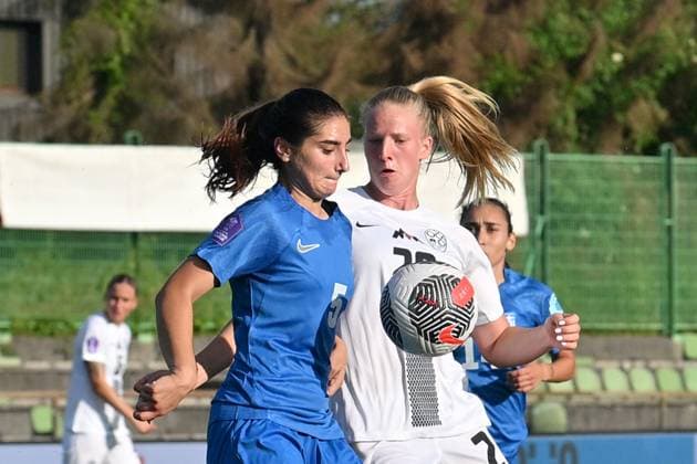 Ljubljana, Slovenia, May 30th 2025: Zara Kramzar of Slovenia (R) in action against Georgia Pavlopoulou of Greece (L) during the UEFA Women?s Nations League, League B Group B2, match between Slovenia and Greece at Sports Park Siska, Ljubljana, Slovenia. (Igor Kupljenik SPP) Copyright: xIgorxKupljenikx xSPPx spp-en-IgKuSp-IK5_1767