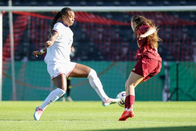 30 05 2025, xhettx, Soccer U 23 Women International Match, Germany USA v l Jeadyn Shaw USA takes the ball from Tuana Mahmoud DFB DFL DFB REGULATIONS PROHIBIT ANY USE OF PHOTOGRAPHS as IMAGE SEQUENCES and or QUASI VIDEO