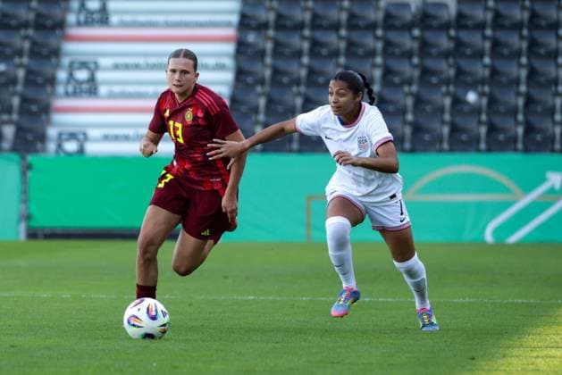 30 05 2025, xhettx, Soccer U 23 Women International Match, Germany USA v l Julia Mickenhagen DFB passes Makenna Morris USA DFL DFB REGULATIONS PROHIBIT ANY USE OF PHOTOGRAPHS as IMAGE SEQUENCES and or QUASI VIDEO