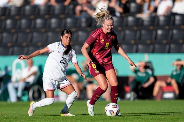 v li Samantha Meza USA, 20 , Mathilde Janzen Germany, 8 , duel, duel scene, duel, tackle, tackling, dynamics, action, action, 30 05 2025, Großaspach Germany , football, international match, U23 women, Germany USA, DFB DFL REGULATIONS PROHIBIT ANY USE OF PHOTOGRAPHS AS IMAGE SEQUENCES AND OR QUASI VIDEO xozx