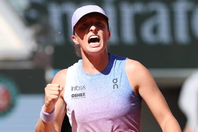 May 30, 2025, Paris, Celestynow, France: IGA SWIATEK of Poland during the match against Jaqueline Cristian of Romania at the third round of the French Open 2025 at Roland Garros in Paris. Swiatek won 6:2, 7:5 Paris France - ZUMAc278 20250530_zsp_c278_034 Copyright: xMarcinxCholewinskix