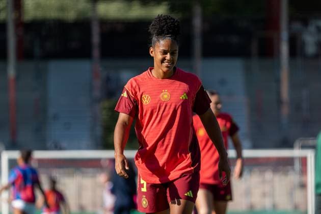 Good mood during the warm-up at Shekiera Martinez Germany Women U23, 9 , Germany vs USA, Soccer, Women, U23 National Match, Test Match, 30 05 2025, DFB REGULATES PROHIBIT ANY USE OF PHOTOGRAPHS AS IMAGE SEQUENCES AND OR QUASI VIDEO, Germany vs USA, Soccer, Women, U23 National Match, Test Match, 30 05 2025, Großaspach Copyright: xEibner-Pressefoto EdwardxCheungx EP_ECG