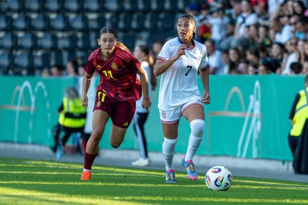 Tuana Mahmoud Germany Women U23, 11 in sprint duel with Makenna Morris USA Women U23, 07 , Germany vs USA, Soccer, Women, U23 National Match, Test Match, 30 05 2025, DFB REGULATES PROHIBIT ANY USE OF PHOTOGRAPHS AS IMAGE SEQUENCES AND OR QUASI VIDEO, Germany vs USA, Soccer, Women, U23 National Match, Test Match, 30 05 2025, Großaspach Copyright: xEibner-Pressefoto EdwardxCheungx EP_ECG