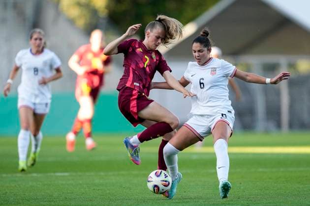 v li Vivien Endemann Germany, 7 , Riley Jackson USA, 6 , duel, duel, tackle, tackling, dynamics, action, action, 30 05 2025, Großaspach Germany , football, international match, U23 women, Germany USA, DFB DFL REGULATIONS PROHIBIT ANY USE OF PHOTOGRAPHS AS IMAGE SEQUENCES AND OR QUASI VIDEO xozx