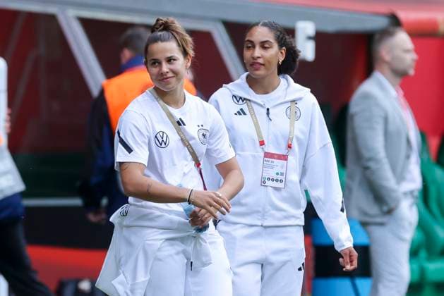 Lena Oberdorf Germany and Cora Zicai Germany9 talk together, UEFA Women s Nations League 2024 25 Grp A1 MD5, Germany and Netherlands, Weserstadion on May 30, 2025 in Bremen, Germany Photo by Marco Steinbrenner DeFodi Images Lena Oberdorf Germany and Cora Zicai Germany9 talk together, UEFA Women s Nations League 2024 25 Grp A1 MD5, Germany and Netherlands, Weserstadion, May 30, 2025 in Bremen, Germany Photo by Marco Steinbrenner DeFodi Images