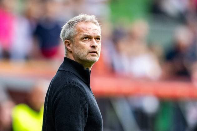 30 05 2025 Womens soccer, UEFA Womens Nations League, Germany Netherlands at the Weser Stadium in Bremen National coach Christian Wück enters the stadium Copyright: xThomasxHaeslerx