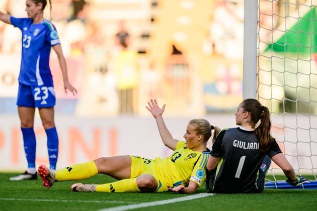 250530 Smilla Holmberg of Sweden reacts during the Women s Nations League football match between Italy and Sweden on May 30, 2025 in Parma Photo Ludvig Thunman BILDBYRAN code LT LT0706 fotboll football soccer fotball nations league uefa womens nations league italien italy sverige sweden dam bbeng depp  Copyright: LUDVIGxTHUNMAN BB250530LT101