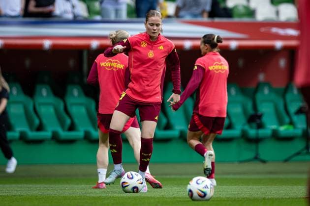 UWNL Germany vs Netherlands 30 05 25 Sjoeke Nüsken Nr 09, Germany at the Warm Up UWNL Germany vs Netherlands, Weserstadion on 30 05 25 Copyright: xBEAUTIFULxSPORTS MarioxM.xKobergx