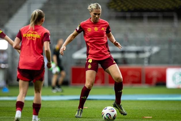 UWNL Germany vs Netherlands 30 05 25 Sophia Kleinherne Nr 04, Germany at the Warm Up UWNL Germany vs Netherlands, Weserstadion on 30 05 25 Copyright: xBEAUTIFULxSPORTS MarioxM.xKobergx