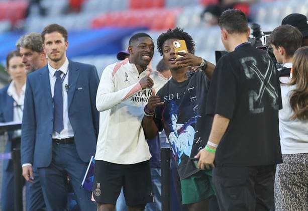 IShowSpeed and Ousmane Dembele of Paris Saint-Germain Paris Saint-Germain Training Session, UEFA Champions League Final, Football, Allianz Arena, Munich, Germany - 30 May 2025 EDITORIAL USE ONLY No use with unauthorised audio, video, data, fixture lists, club league logos or live services. Online in-match use limited to 120 images, no video emulation. No use in betting, games or single club league player publications.  Copyright: xMichaelxZemanek Shutterstockx 15330915r