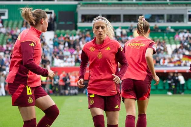 GER, Bremen, Soccer, Womens Soccer, UEFA Womens Nations League, Matchday 5, Germany vs Netherlands pictured from l Kathrin Hendrich GER 05 , at the warm up 30 05 2025, Weserstadion Bremen UEFA REGULATIONS PROHIBIT ANY USE OF PHOTOGRAPHS AS IMAGE SEQUENCES AND OR QUASI VIDEO, Copyright: HMBxMedia PaulxFritz