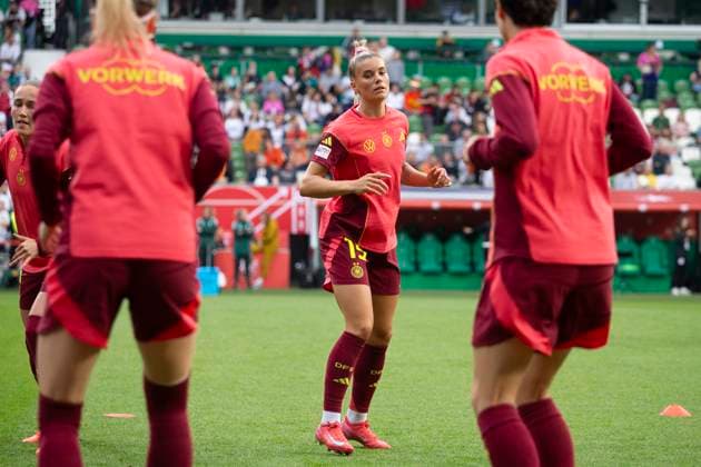 GER, Bremen, Soccer, Womens Soccer, UEFA Womens Nations League, Matchday 5, Germany vs. Netherlands pictured v l Giovanna Hoffmann GER 18 , during warm up, looks focused 30 05 2025, Weserstadion Bremen UEFA REGULATIONS PROHIBIT ANY USE OF PHOTOGRAPHS AS IMAGE SEQUENCES AND OR QUASI VIDEO, Copyright: HMBxMedia PaulxFritz