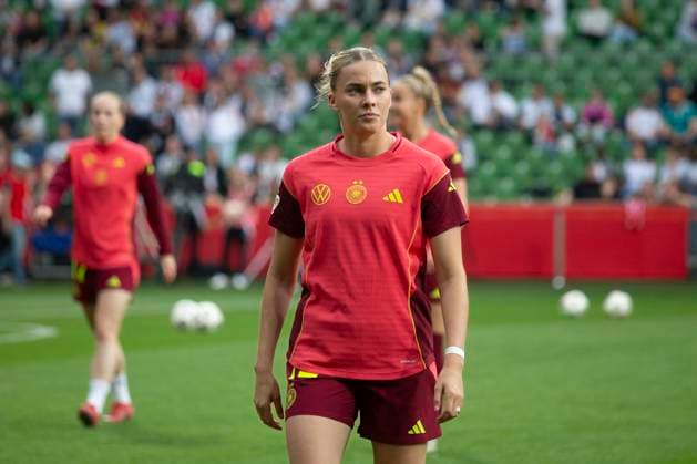 GER, Bremen, Soccer, Womens Soccer, UEFA Womens Nations League, Matchday 5, Germany vs Netherlands in picture v l Laura Freigang GER 10 , looks focused 30 05 2025, Weserstadion Bremen UEFA REGULATIONS PROHIBIT ANY USE OF PHOTOGRAPHS AS IMAGE SEQUENCES AND OR QUASI VIDEO, Copyright: HMBxMedia PaulxFritz