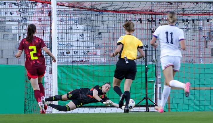 30 05 2025, xhettx, Soccer U 23 Women International Match, Germany USA v l Rafaela Borggräfe DFB makes long DFL DFB REGULATIONS PROHIBIT ANY USE OF PHOTOGRAPHS as IMAGE SEQUENCES and or QUASI VIDEO