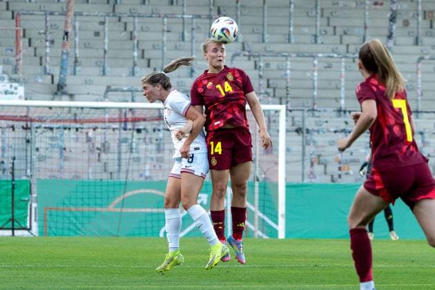 Jella Veit Germany Women U23, 14 wins header duel against Korbin Albert USA Women U23, 08 , Germany vs USA, Soccer, Women, U23 National Match, Test Match, 30 05 2025, DFB REGULATES PROHIBIT ANY USE OF PHOTOGRAPHS AS IMAGE SEQUENCES AND OR QUASI VIDEO, Germany vs USA, Soccer, Women, U23 National Match, Test Match, 30 05 2025, Großaspach Copyright: xEibner-Pressefoto EdwardxCheungx EP_ECG